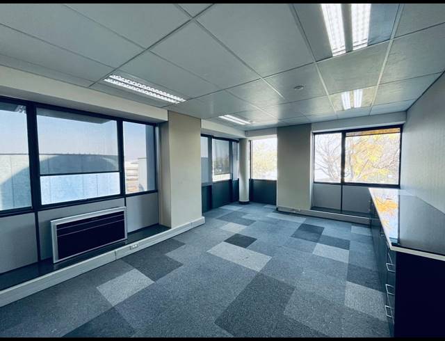 1,663M² OFFICE FOR SALE IN HALFWAY HOUSE